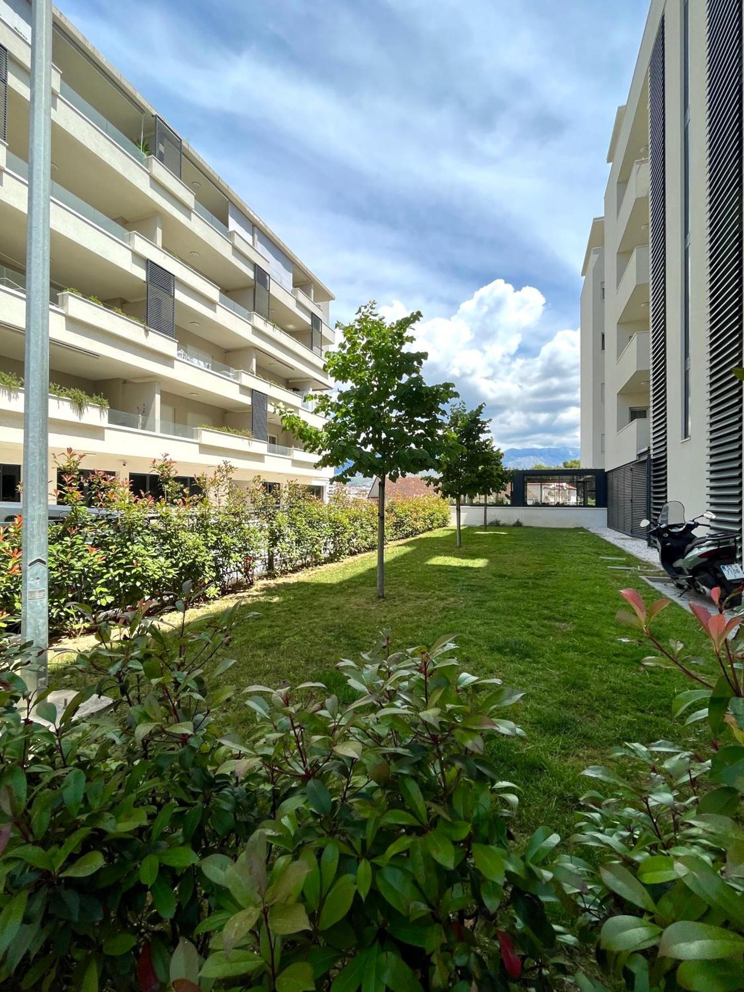 Luxury Apartment Rinos - Free Garage Parking スプリト エクステリア 写真